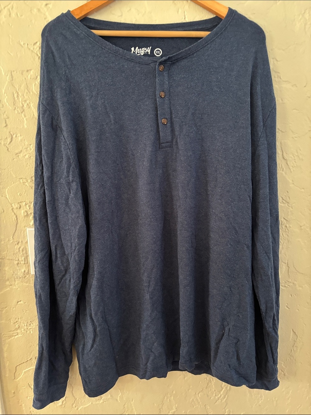 Mugsy Men's Long-Sleeve Henley in Denim Blue